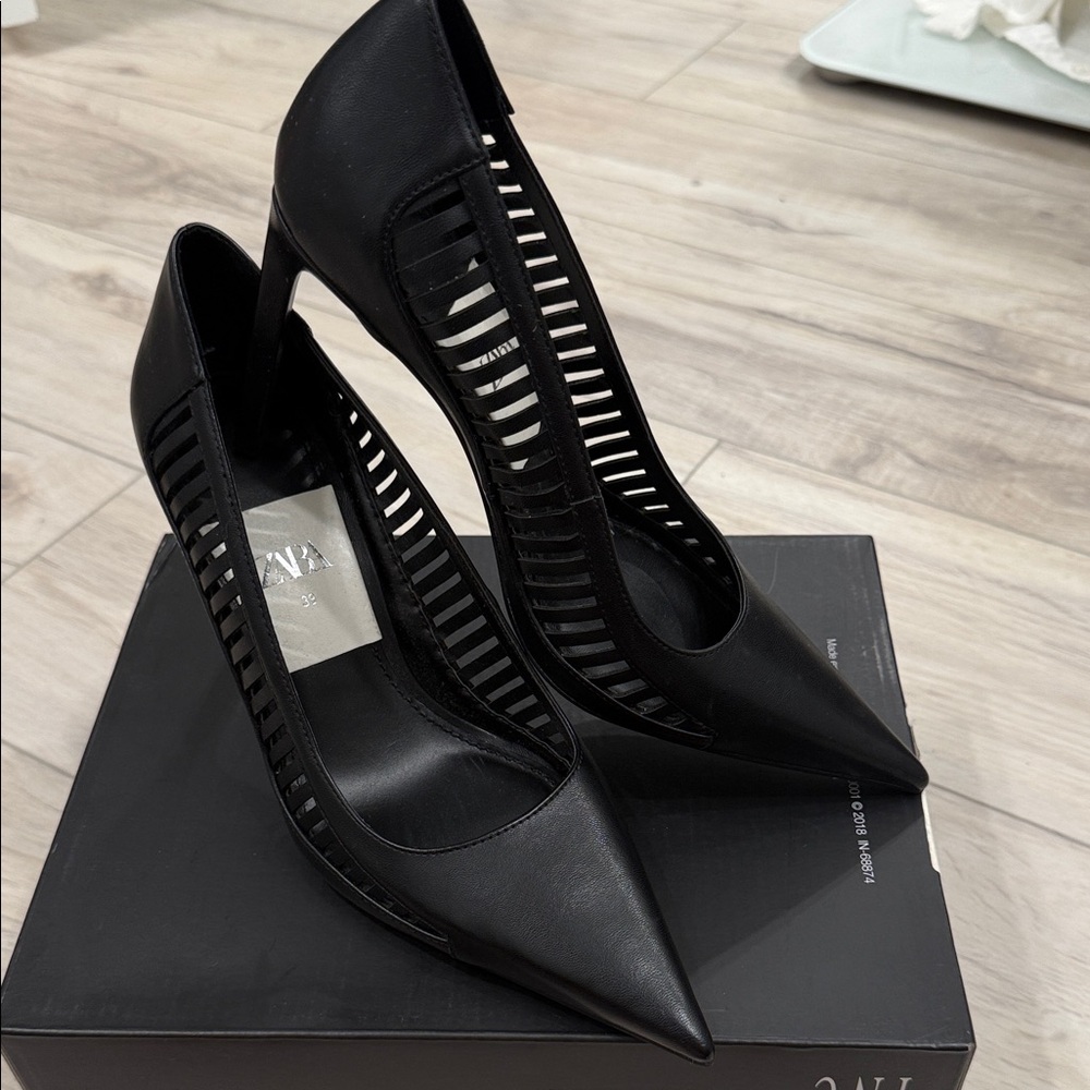 ZARA HEELS CUTOUT STRAP DESIGN